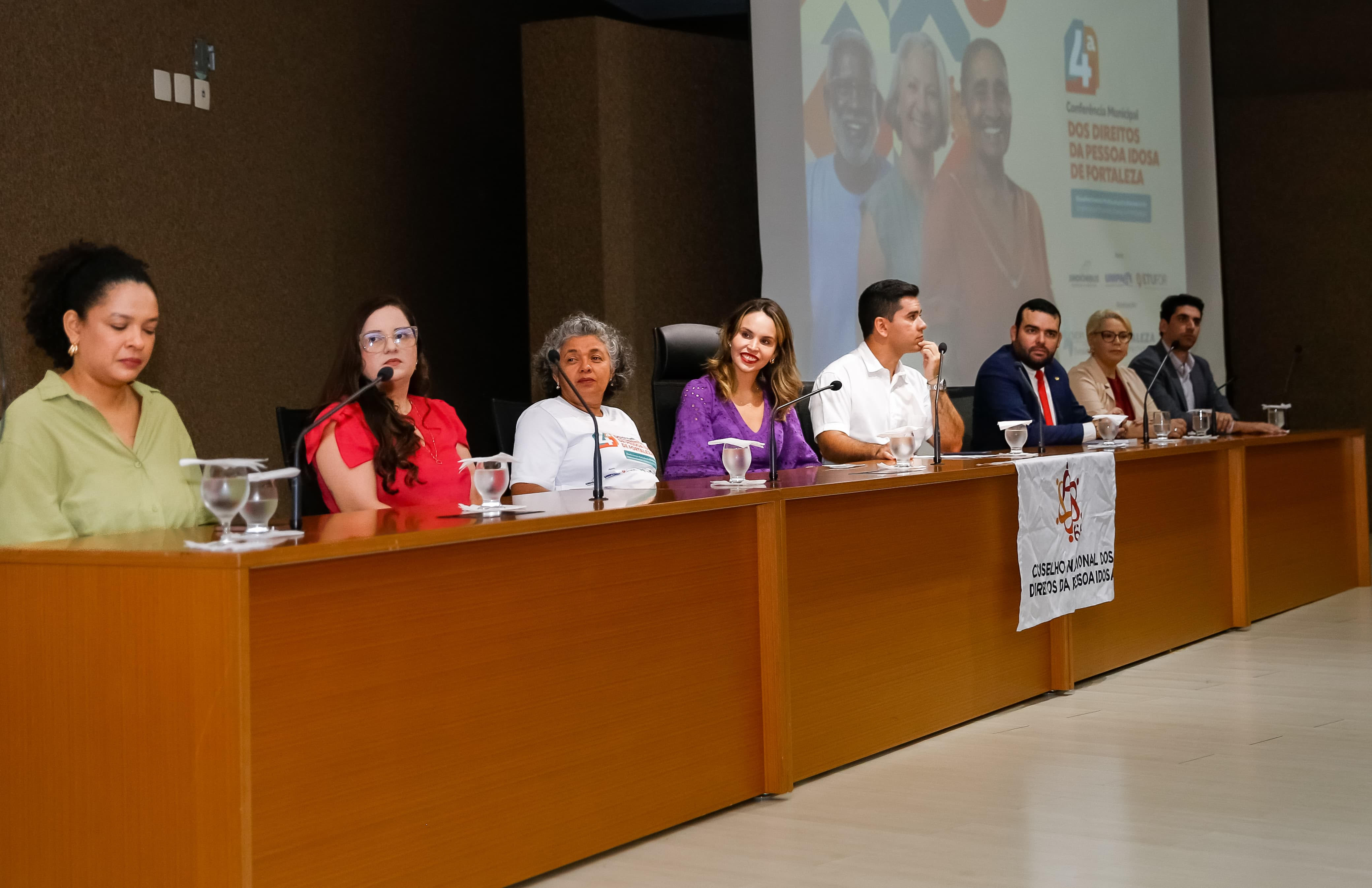 mesa de abertura do evento